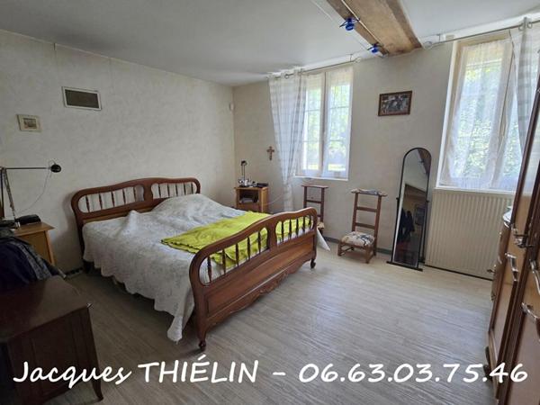 Charme de l'ancien & lumière contemporaine pour cette spacieuse longère familiale