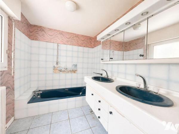Fouesnant - Mousterlin : Maison de bord de mer sur plus de 2 000 m² de terrain arboré