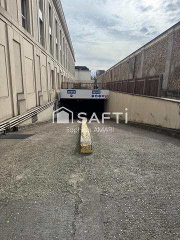 Place de Parking Face à la Gare de Versailles R G