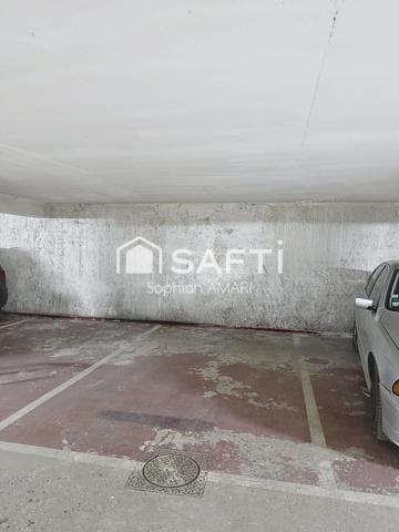 Place de Parking Face à la Gare de Versailles R G