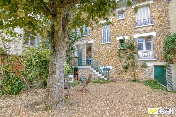 Versailles Montreuil Maison 6 pièces 278 m² au sol sur parcelle de 508 m² €1 340 000 ** - Référence 25765