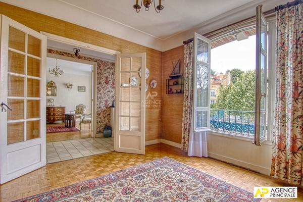 Versailles Montreuil Maison 6 pièces 278 m² au sol sur parcelle de 508 m² €1 340 000 ** - Référence 25765