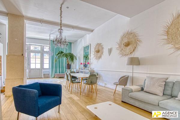 Versailles Saint-Louis Appartement 5 pièces 114 m² au sol (105 m² carrez) €1 150 000 ** - Référence 25770