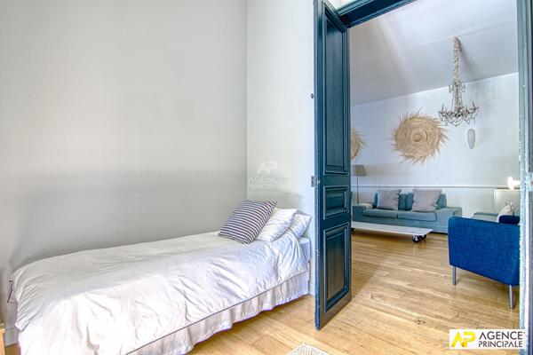 Versailles Saint-Louis Appartement 5 pièces 114 m² au sol (105 m² carrez) €1 150 000 ** - Référence 25770