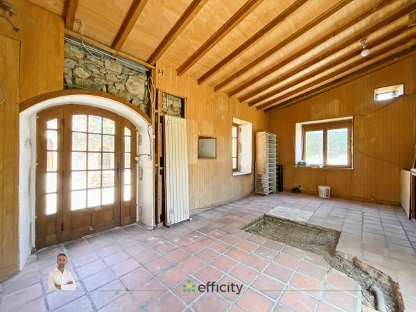 Maison
         11 pièces
        - 330 m² 349 500 € *