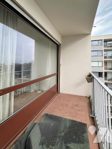 Spacieux T4 avec balcon  –  ANGERS