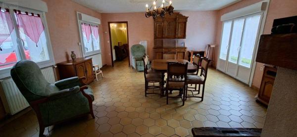 Maison à vendre à Couvron-et-Aumencourt dans l'Aisne (02270), ref : 02014/896