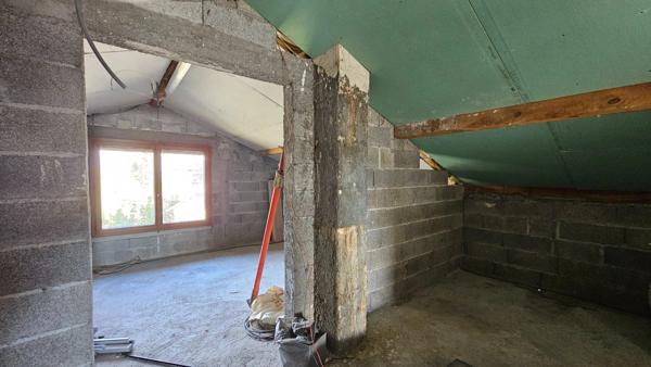 A vendre à CHINDRIEUX, maison individuelle avec fort potentiel d’évolution – Jusqu’à 140 m² habitables. Terrain et garage. Lac du Bourget