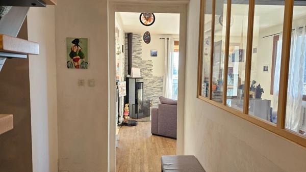 A vendre à CHINDRIEUX, maison individuelle avec fort potentiel d’évolution – Jusqu’à 140 m² habitables. Terrain et garage. Lac du Bourget