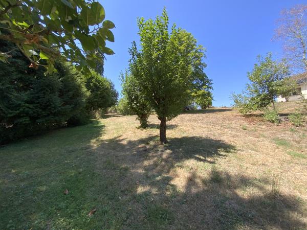 Maison
         5 pièces
        - 120 m² Exclusivité 246 000 € *