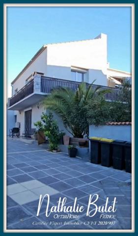 Maison rénovée en 2018 – 3 habitations distinctes – Grande cour et garages – PUISSERGIUER