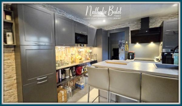 Maison rénovée en 2018 – 3 habitations distinctes – Grande cour et garages – PUISSERGIUER