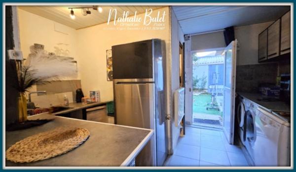 Maison rénovée en 2018 – 3 habitations distinctes – Grande cour et garages – PUISSERGIUER