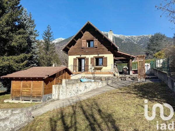 Châlet 4 pièces de 130 m² à Saint-Martin-Vésubie (06450)