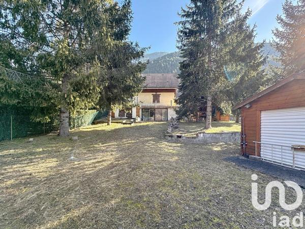 Châlet 4 pièces de 130 m² à Saint-Martin-Vésubie (06450)