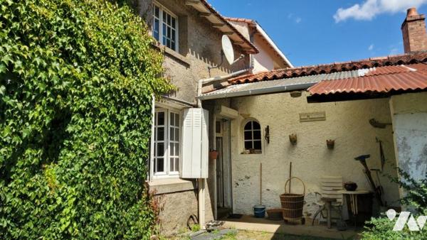 Maison de caractère au cœur de Liré – 1 hectare de terrain – Fort potentiel -215 m²