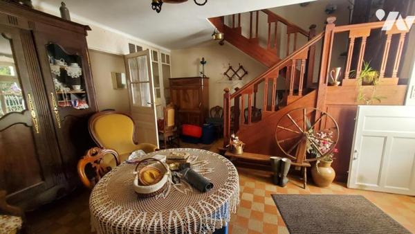 Maison de caractère au cœur de Liré – 1 hectare de terrain – Fort potentiel -215 m²