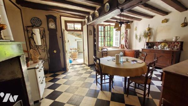 Maison de caractère au cœur de Liré – 1 hectare de terrain – Fort potentiel -215 m²