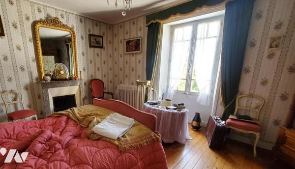 Maison de caractère au cœur de Liré – 1 hectare de terrain – Fort potentiel -215 m²