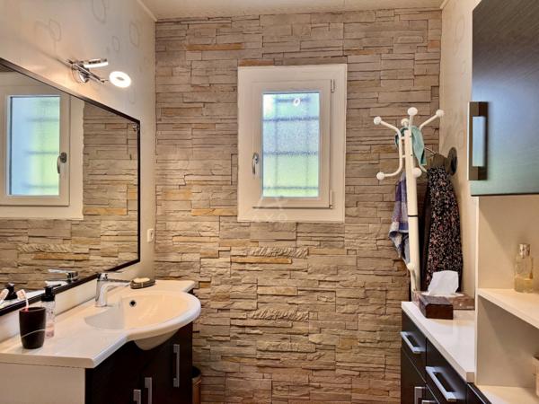 Ruelle-sur-Touvre : Maison 3 chambres  Vue campagne  Terrain 3 400 m²  Quartier calme