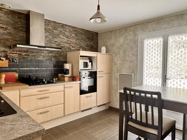 Ruelle-sur-Touvre : Maison 3 chambres  Vue campagne  Terrain 3 400 m²  Quartier calme