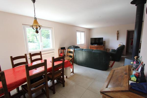 Maison à vendre 5 pièces de 106 m² à SAINTE MARIE SUR OUCHE (21), terrain de 2213 m² arboré.