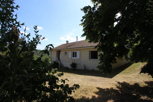 Maison à vendre 5 pièces de 106 m² à SAINTE MARIE SUR OUCHE (21), terrain de 2213 m² arboré.