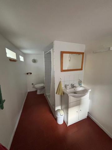 Maison à vendre 15 pièces proche de MARSEILLES LES AUBIGNY (18)