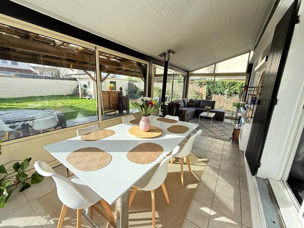 Maison rénovée dans un environnement calme à proximité des commodités