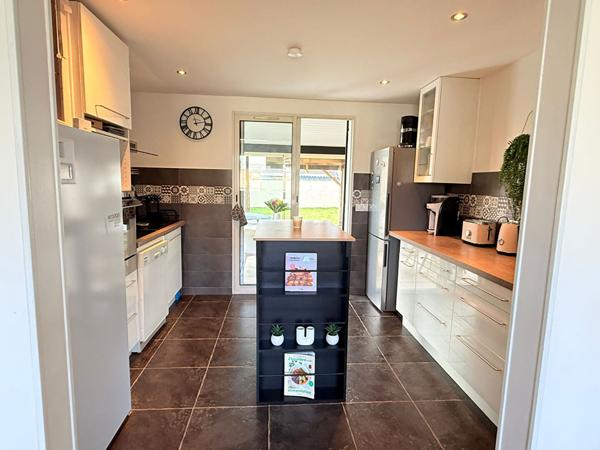 Maison rénovée dans un environnement calme à proximité des commodités