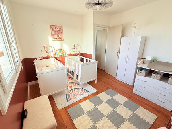 Maison rénovée dans un environnement calme à proximité des commodités