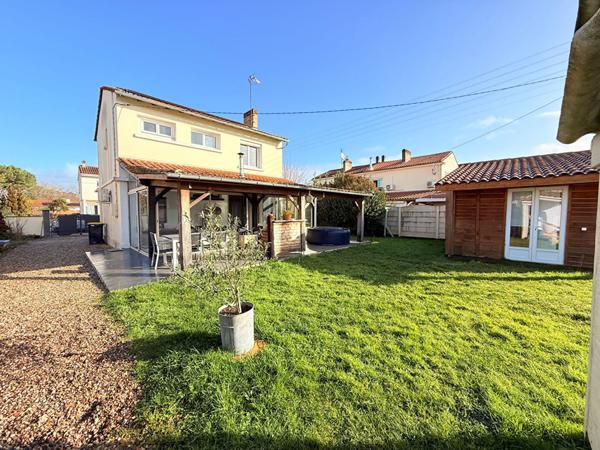 Maison rénovée dans un environnement calme à proximité des commodités