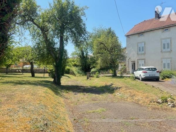 Maison comprenant deux logements indépendants avec aisances et dépendances à ECHENOZ LA MELINE