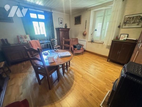 Maison comprenant deux logements indépendants avec aisances et dépendances à ECHENOZ LA MELINE