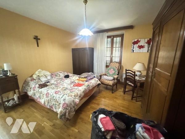 Maison comprenant deux logements indépendants avec aisances et dépendances à ECHENOZ LA MELINE