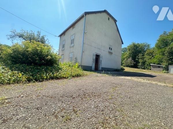 Maison comprenant deux logements indépendants avec aisances et dépendances à ECHENOZ LA MELINE