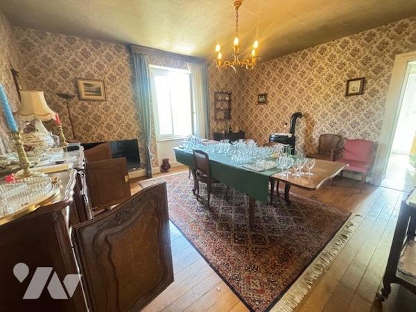 Maison comprenant deux logements indépendants avec aisances et dépendances à ECHENOZ LA MELINE