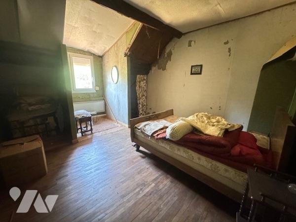Maison comprenant deux logements indépendants avec aisances et dépendances à ECHENOZ LA MELINE