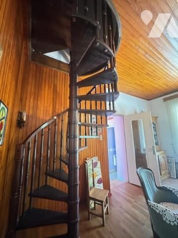 Maison comprenant deux logements indépendants avec aisances et dépendances à ECHENOZ LA MELINE