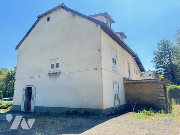 Maison comprenant deux logements indépendants avec aisances et dépendances à ECHENOZ LA MELINE