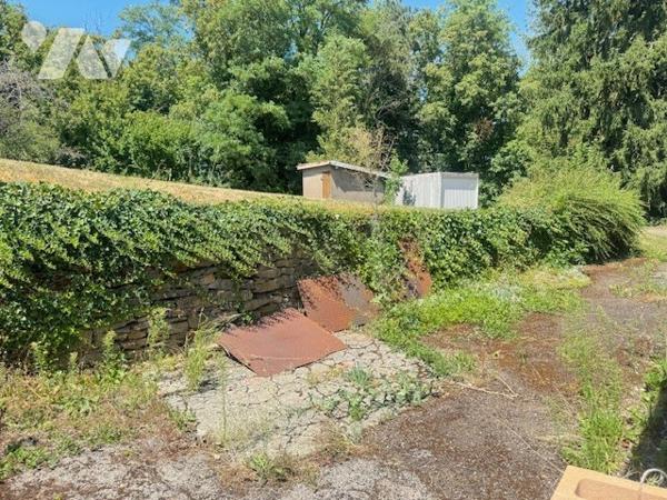 Maison comprenant deux logements indépendants avec aisances et dépendances à ECHENOZ LA MELINE