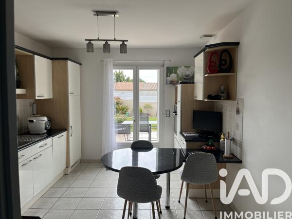 Maison à vendre 7 pièces 187 m² Saint-Romain-de-Benet