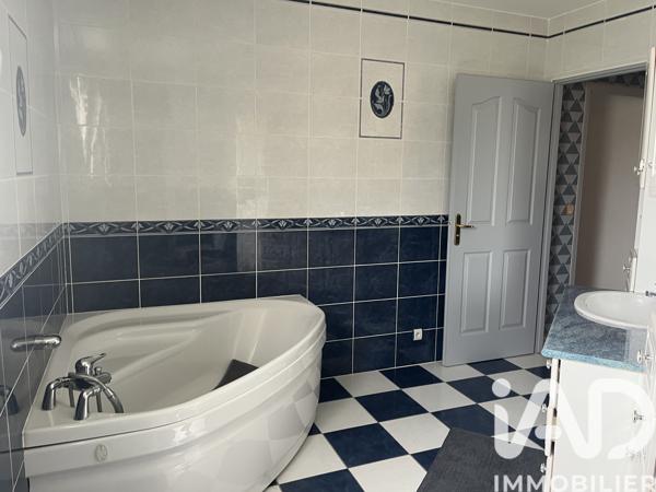 Maison à vendre 7 pièces 187 m² Saint-Romain-de-Benet