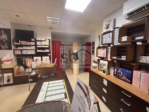 Fonds de commerce 85m² — Cayenne centre Bail tous commerces