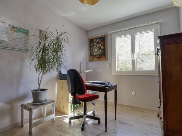 Maison familiale 4 chambres avec jardin, garage et terrain piscinable