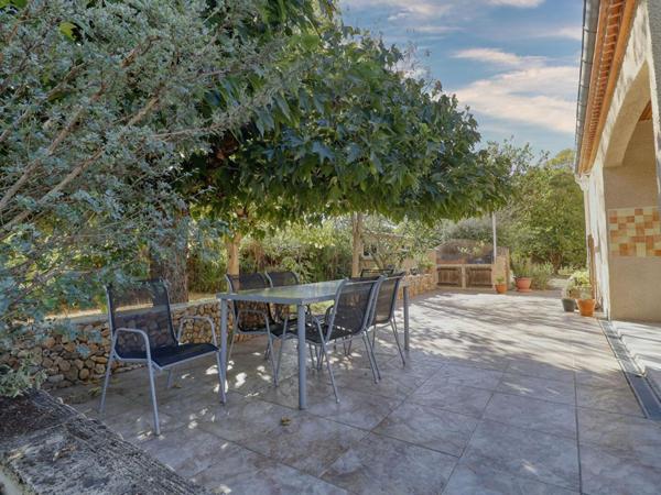Maison familiale 4 chambres avec jardin, garage et terrain piscinable