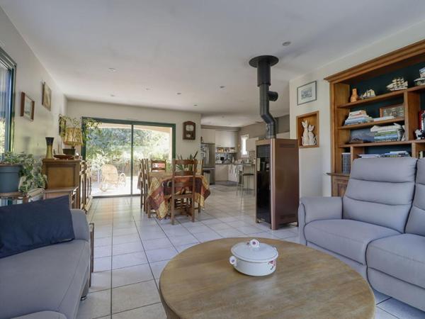 Maison familiale 4 chambres avec jardin, garage et terrain piscinable