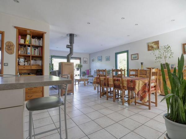 Maison familiale 4 chambres avec jardin, garage et terrain piscinable