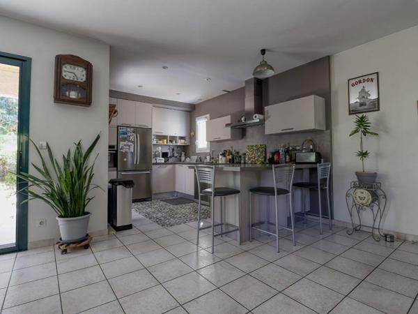 Maison familiale 4 chambres avec jardin, garage et terrain piscinable