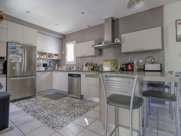 Maison familiale 4 chambres avec jardin, garage et terrain piscinable